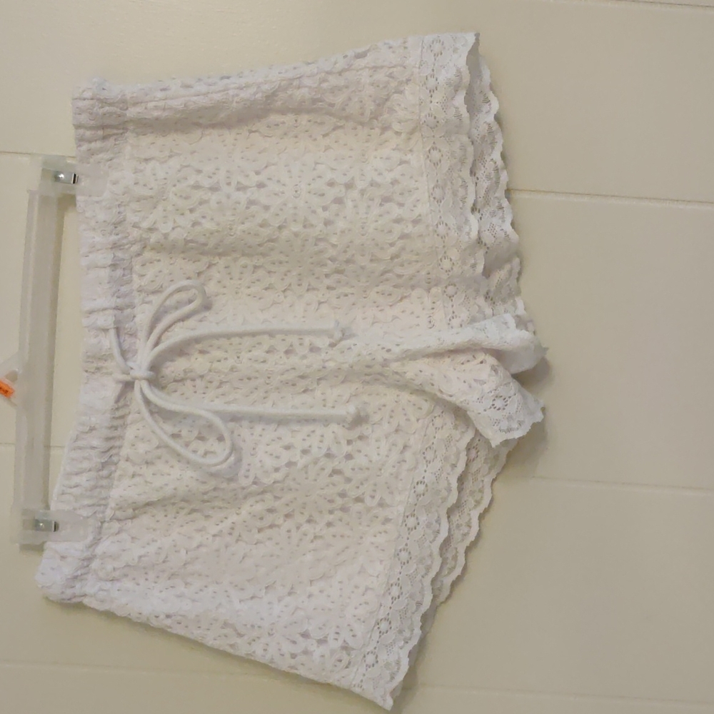 White lace shorts